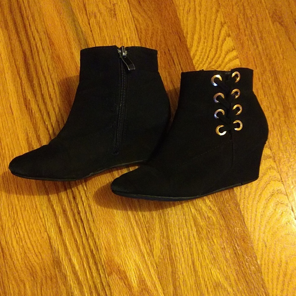 Little girls black wedge boots.